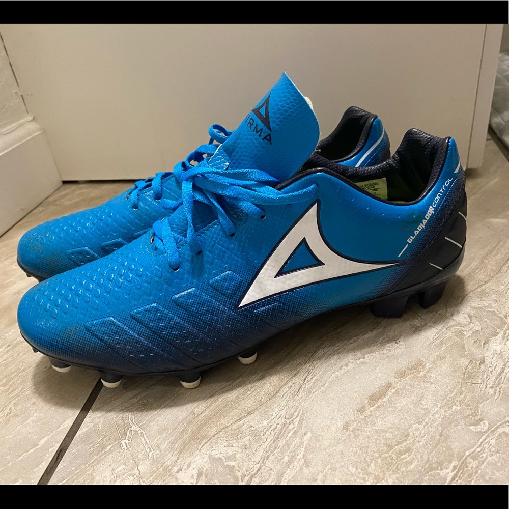 Pirma soccer cleats